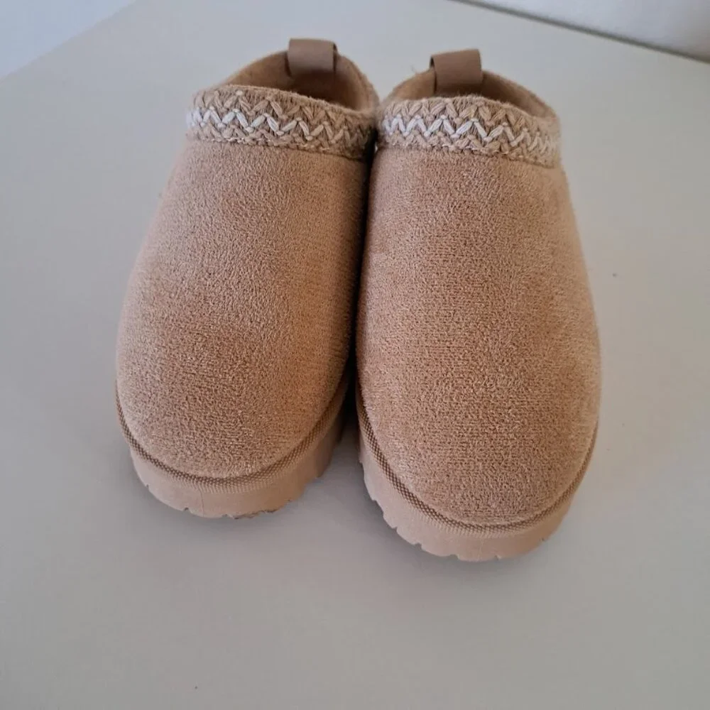 Link Girl shoes size 12 they are UGG like shoes Tan